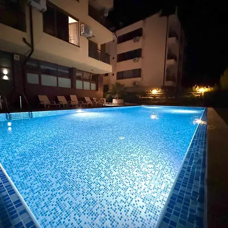 By The Sea Main Street And Pool
