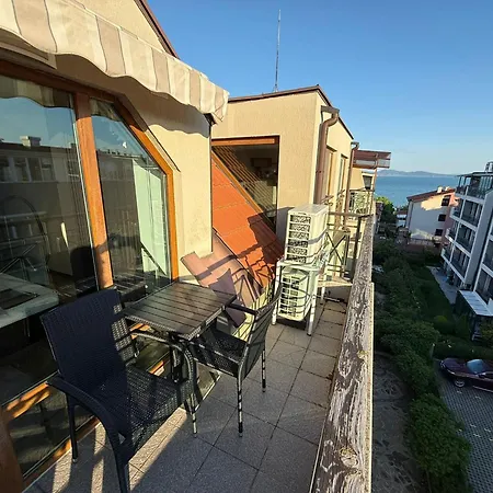 By The Sea Apartment *